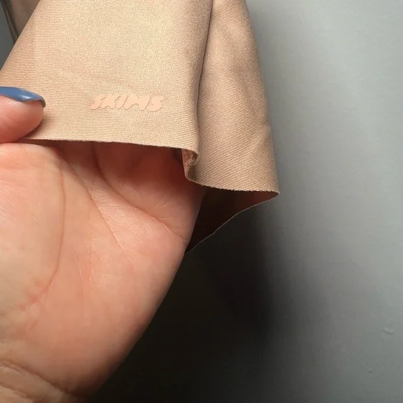 NWT SKIMS SHAPE WEAR |  SKIMS BODY ZONED UNDERWIRE MID THIGH BODYSUIT - Picture 4 of 8